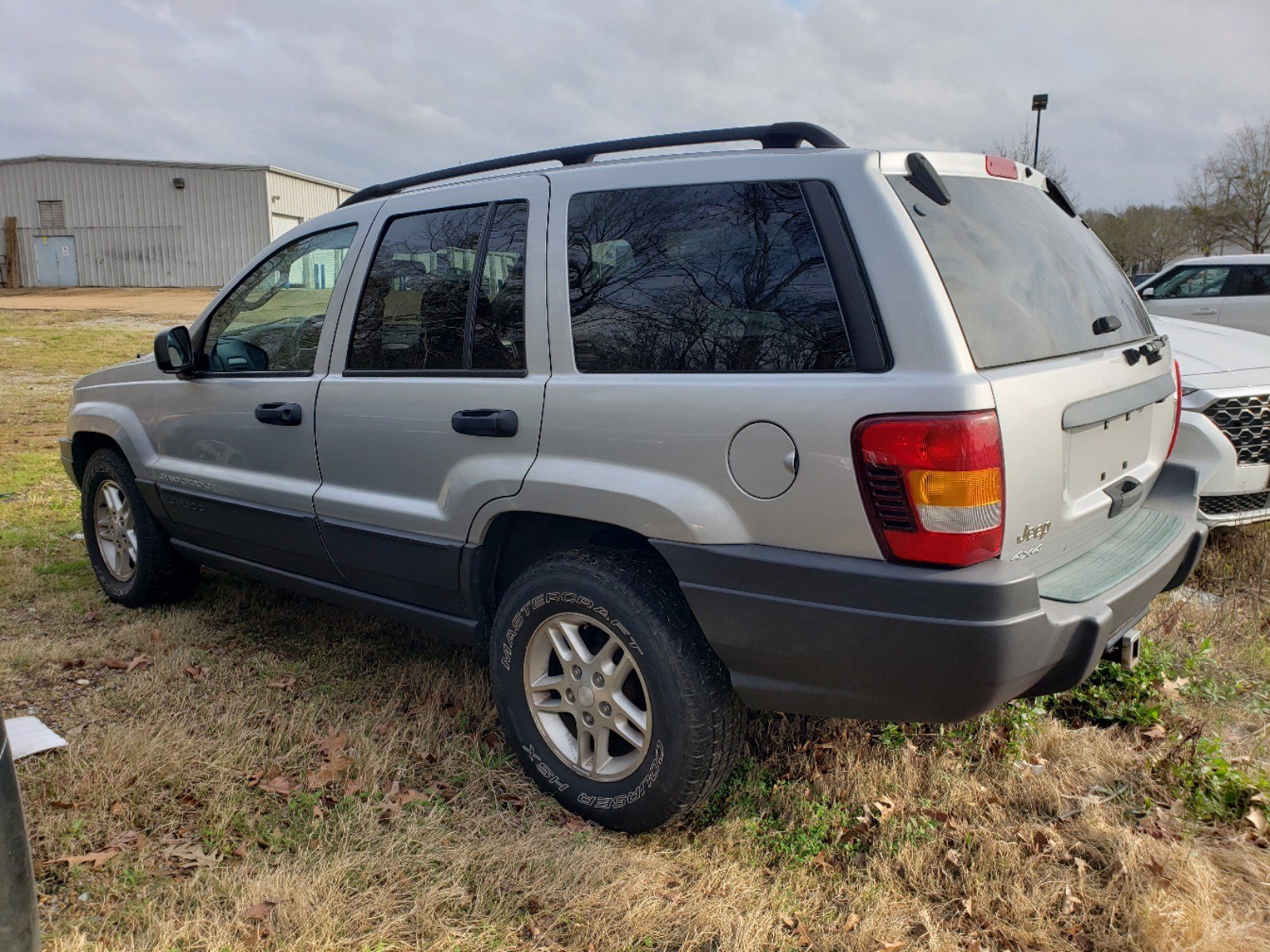 jeep 2003 grand cherokee laredo tank size